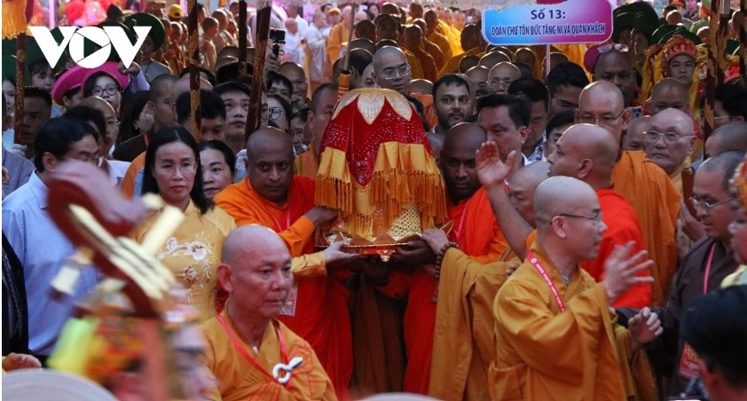 Hàng ngàn người chiêm bái xá lợi Phật tại Đà Nẵng